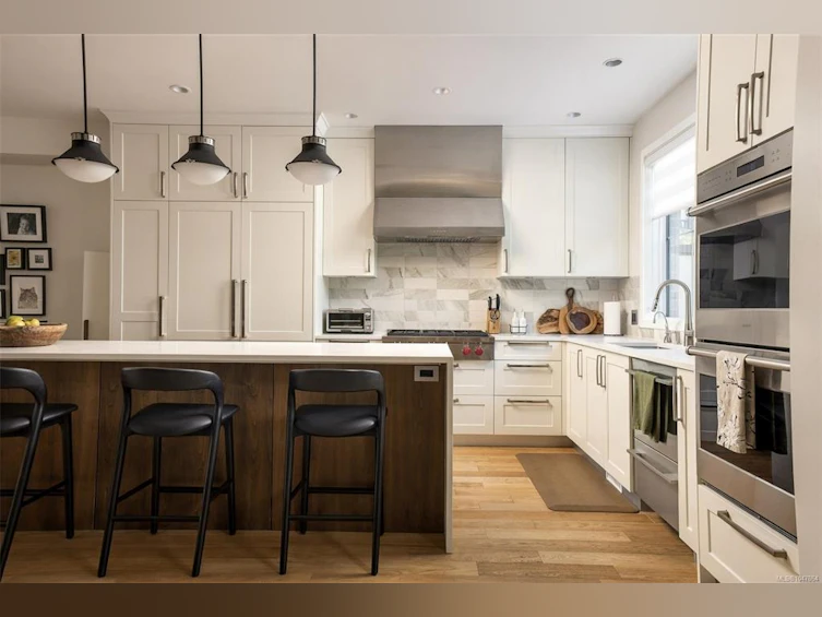 1048 Pentrelew Place, Victoria, BC, V8V 4J4 - 12