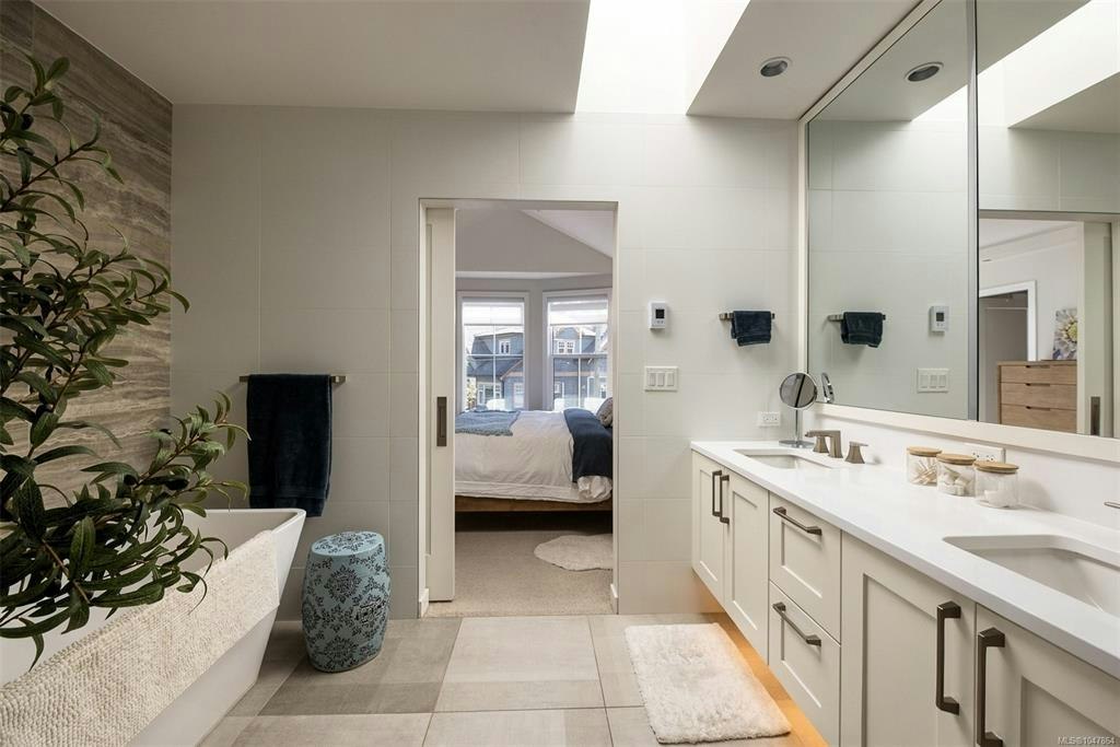 1048 Pentrelew Place, Victoria, BC, V8V 4J4 - 26