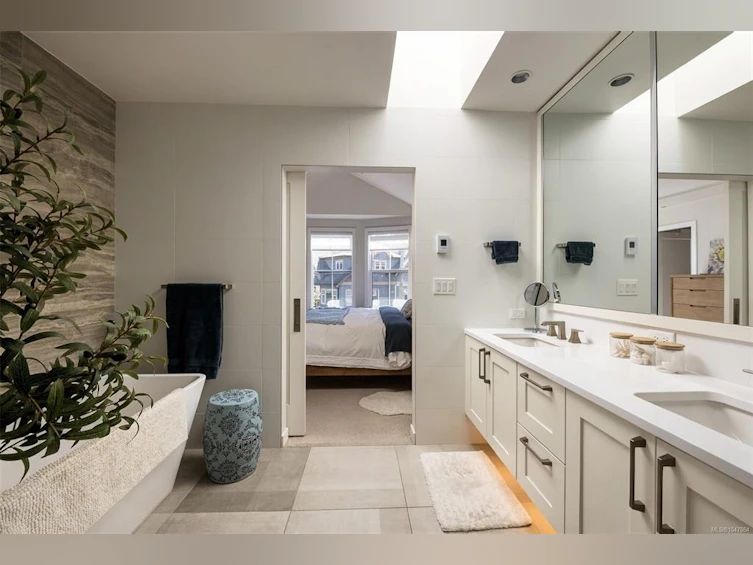 1048 Pentrelew Place, Victoria, BC, V8V 4J4 - 26