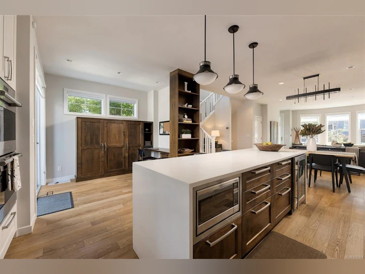 1048 Pentrelew Place, Victoria, BC, V8V 4J4 - 17
