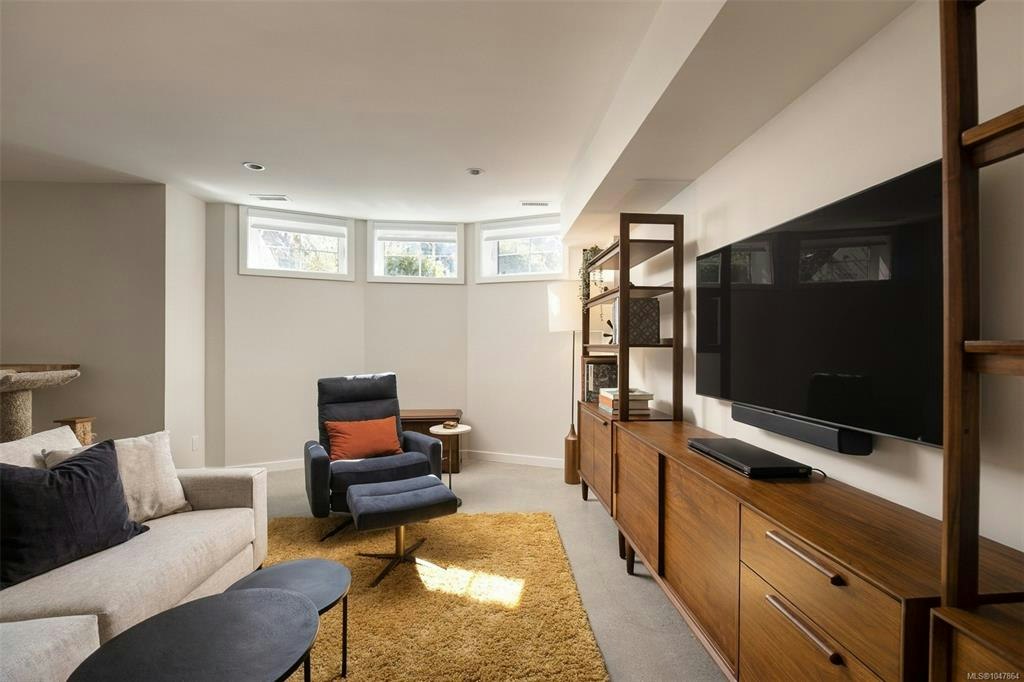 1048 Pentrelew Place, Victoria, BC, V8V 4J4 - 32