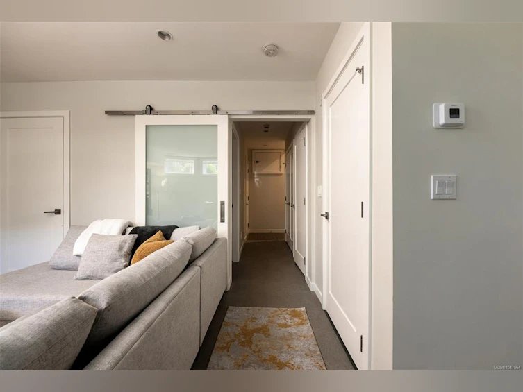 1048 Pentrelew Place, Victoria, BC, V8V 4J4 - 34