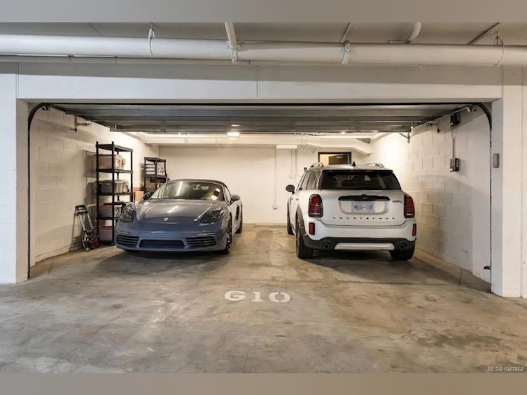1048 Pentrelew Place, Victoria, BC, V8V 4J4 - 41