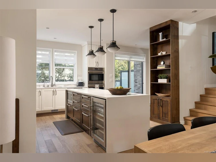 1048 Pentrelew Place, Victoria, BC, V8V 4J4 - 11