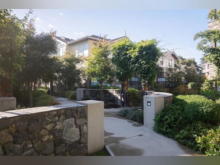 1048 Pentrelew Place, Victoria, BC, V8V 4J4 - 44