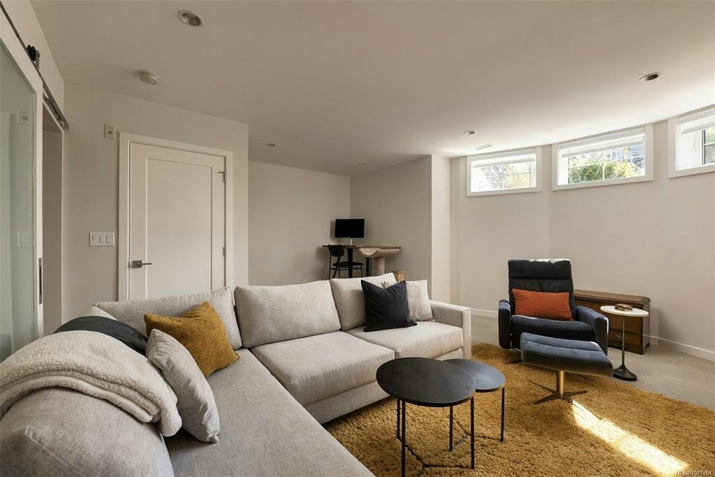 1048 Pentrelew Place, Victoria, BC, V8V 4J4 - 33