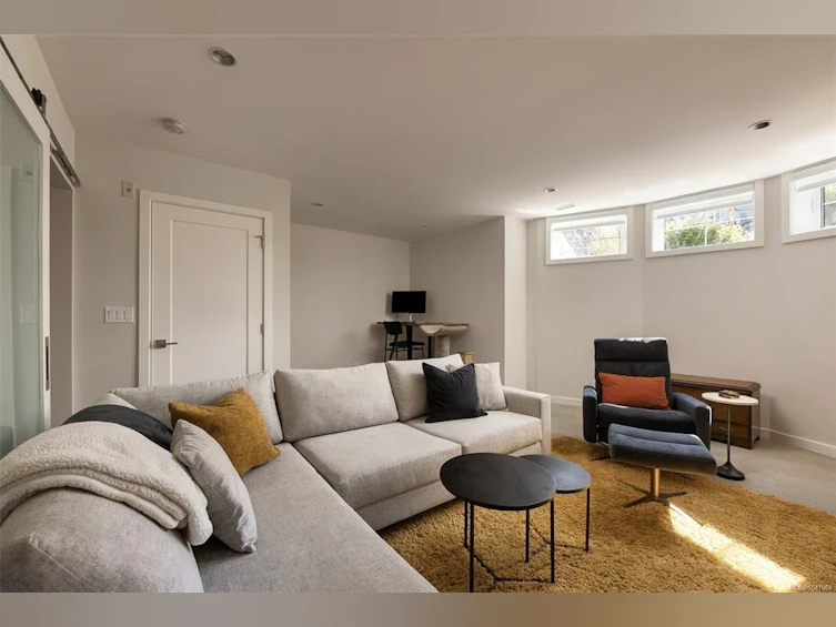 1048 Pentrelew Place, Victoria, BC, V8V 4J4 - 33