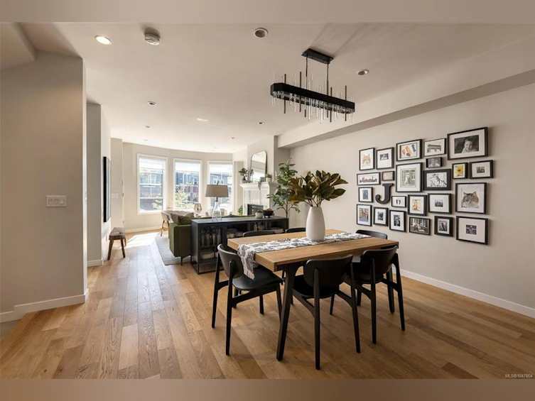 1048 Pentrelew Place, Victoria, BC, V8V 4J4 - 8