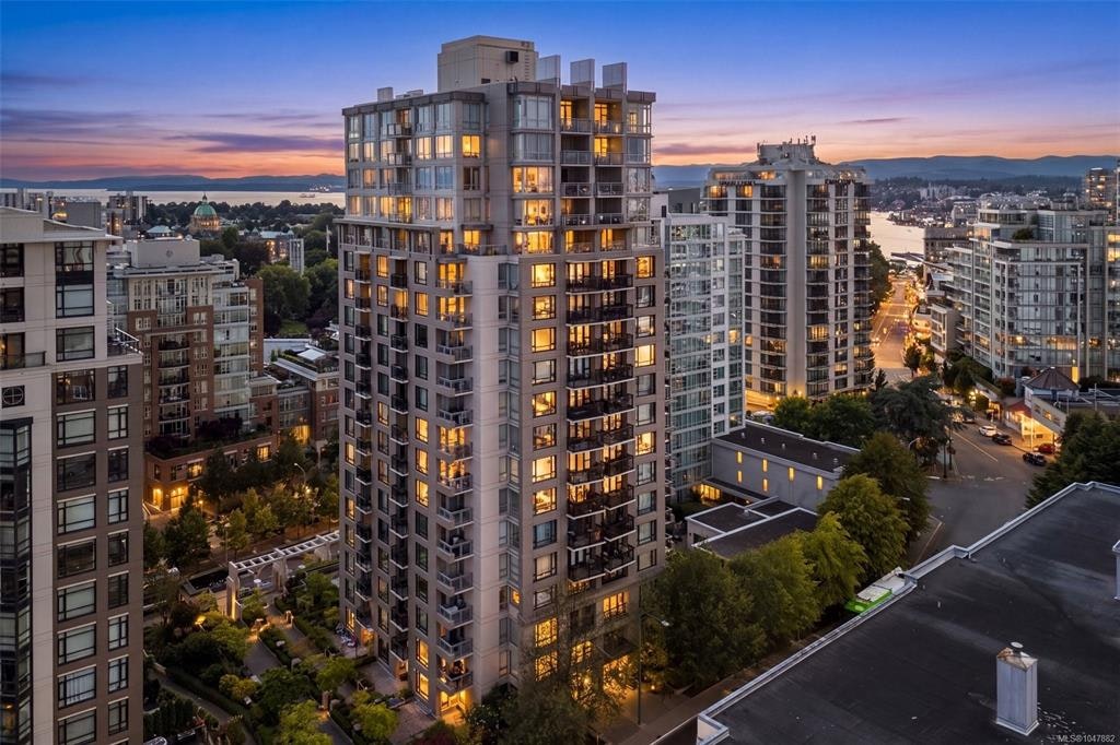 609-751 Fairfield Road, Victoria, BC, V8W 4A4