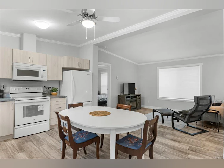 1040 Conville Road, Gabriola Island, BC, V0R 1X2 - 11