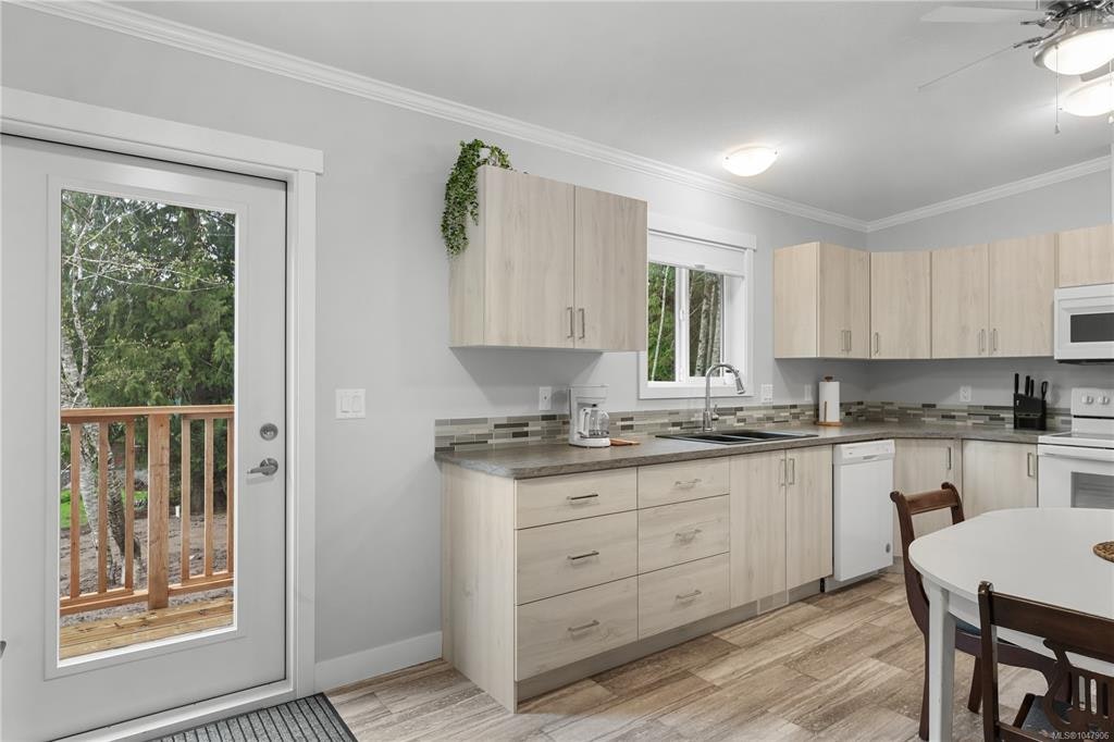 1040 Conville Road, Gabriola Island, BC, V0R 1X2 - 10