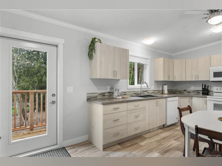 1040 Conville Road, Gabriola Island, BC, V0R 1X2 - 10