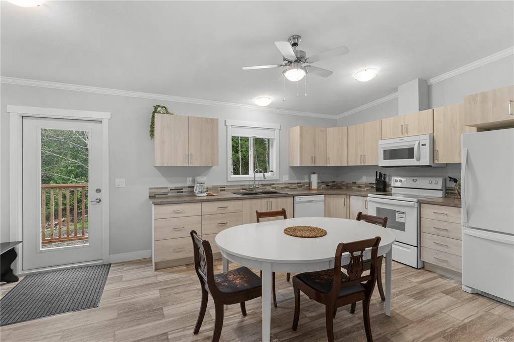 1040 Conville Road, Gabriola Island, BC, V0R 1X2 - 6