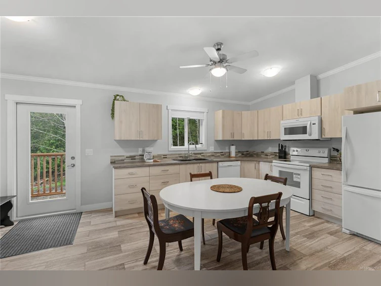 1040 Conville Road, Gabriola Island, BC, V0R 1X2 - 6