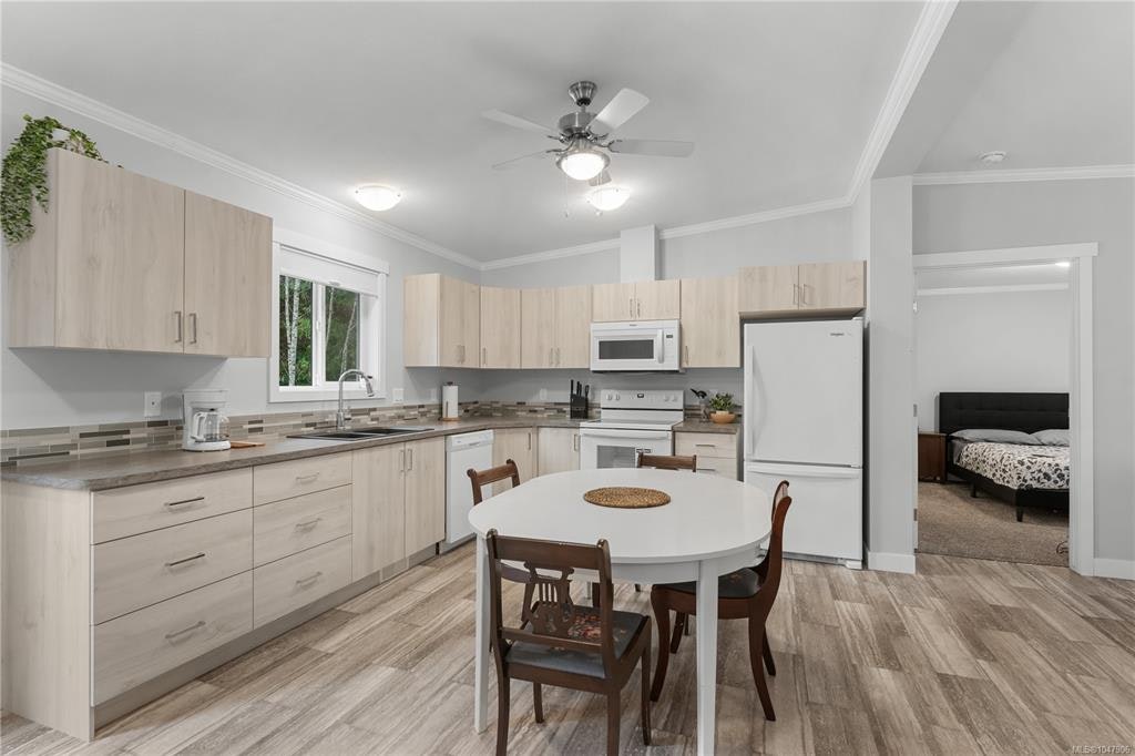 1040 Conville Road, Gabriola Island, BC, V0R 1X2 - 9