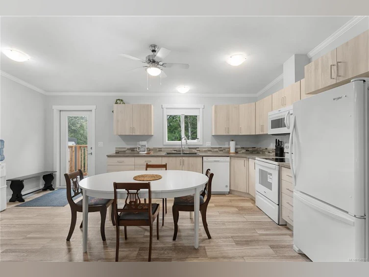 1040 Conville Road, Gabriola Island, BC, V0R 1X2 - 8
