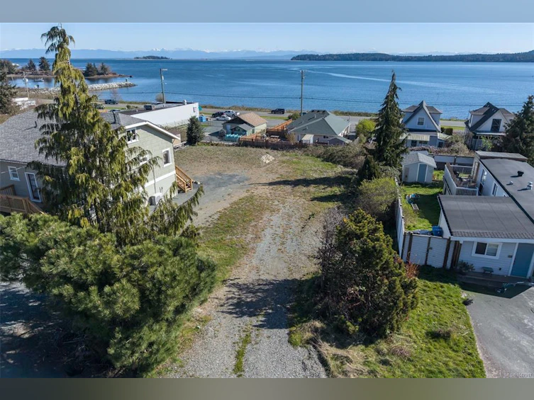 5570 Horne Street, Union Bay, BC, V0R 3B0 - 9
