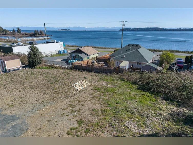 5570 Horne Street, Union Bay, BC, V0R 3B0 - 10
