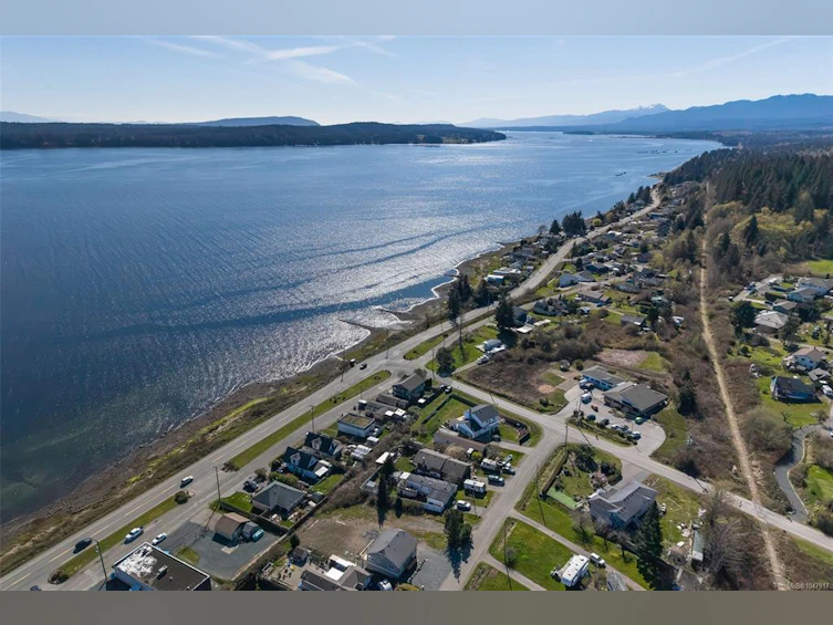 5570 Horne Street, Union Bay, BC, V0R 3B0 - 11