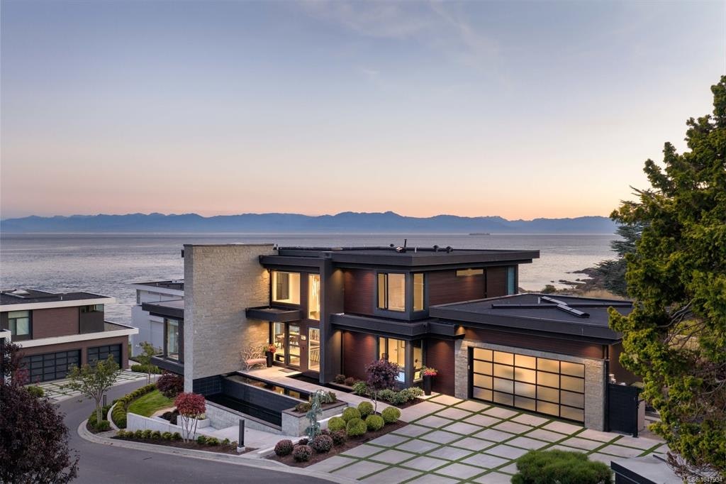 231 Hidden Point, Oak Bay, BC, V8S 2J8
