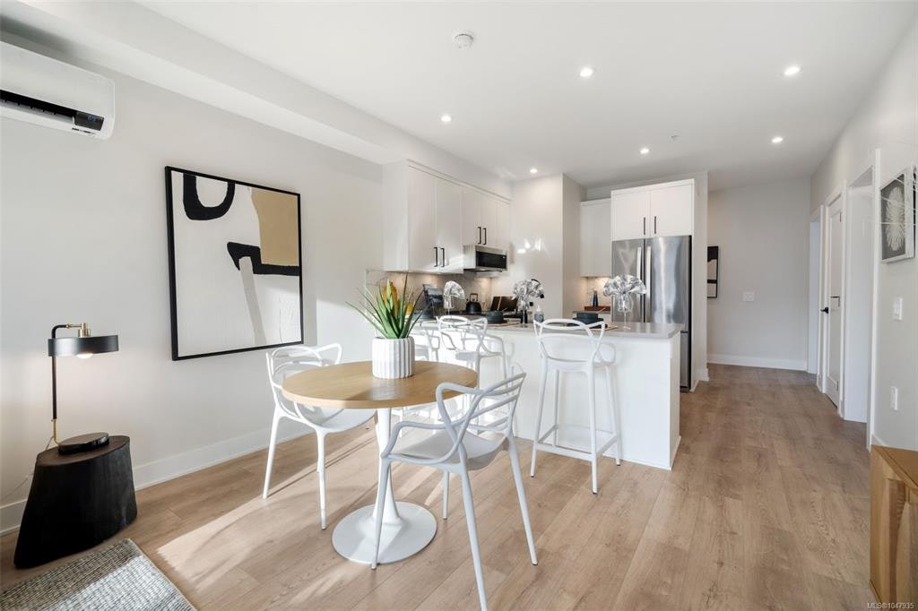 602-1371 Goldstream Avenue - 3