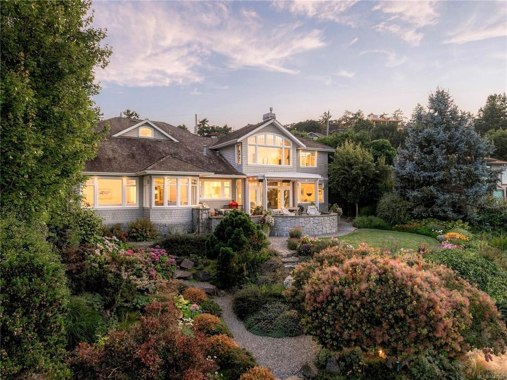 2924 Mt. Baker View Road, Saanich, BC, V8N 1Z5
