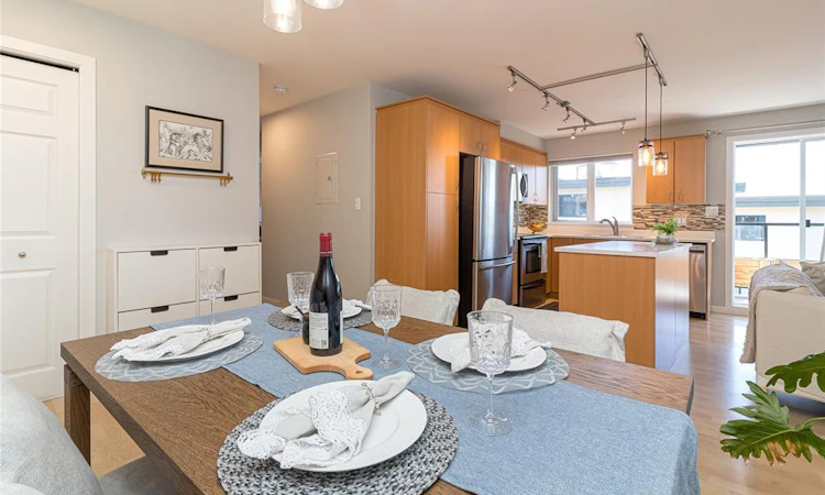 404-2940 Harriet Road
