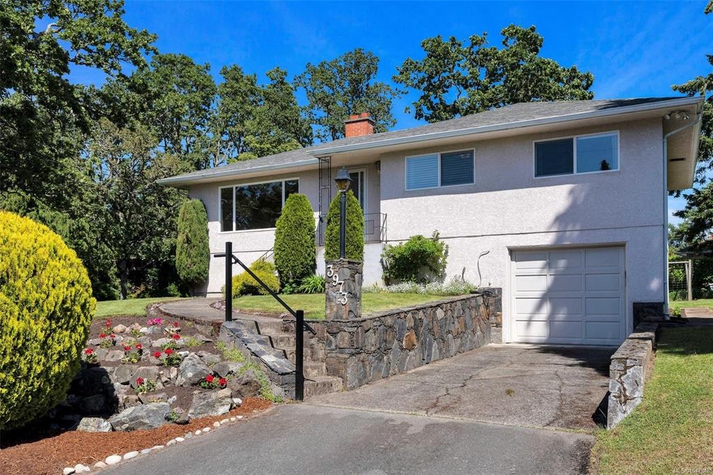 3973 S Livingstone Avenue, Saanich, BC, V8N 3A5