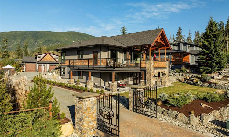 7343 Lakefront Place