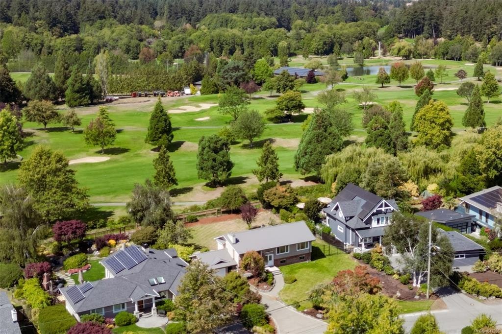 5348 Parker Avenue, Saanich, BC, V8Y 2M9