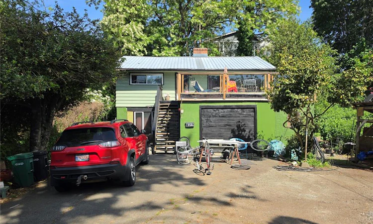 713 Victoria Road