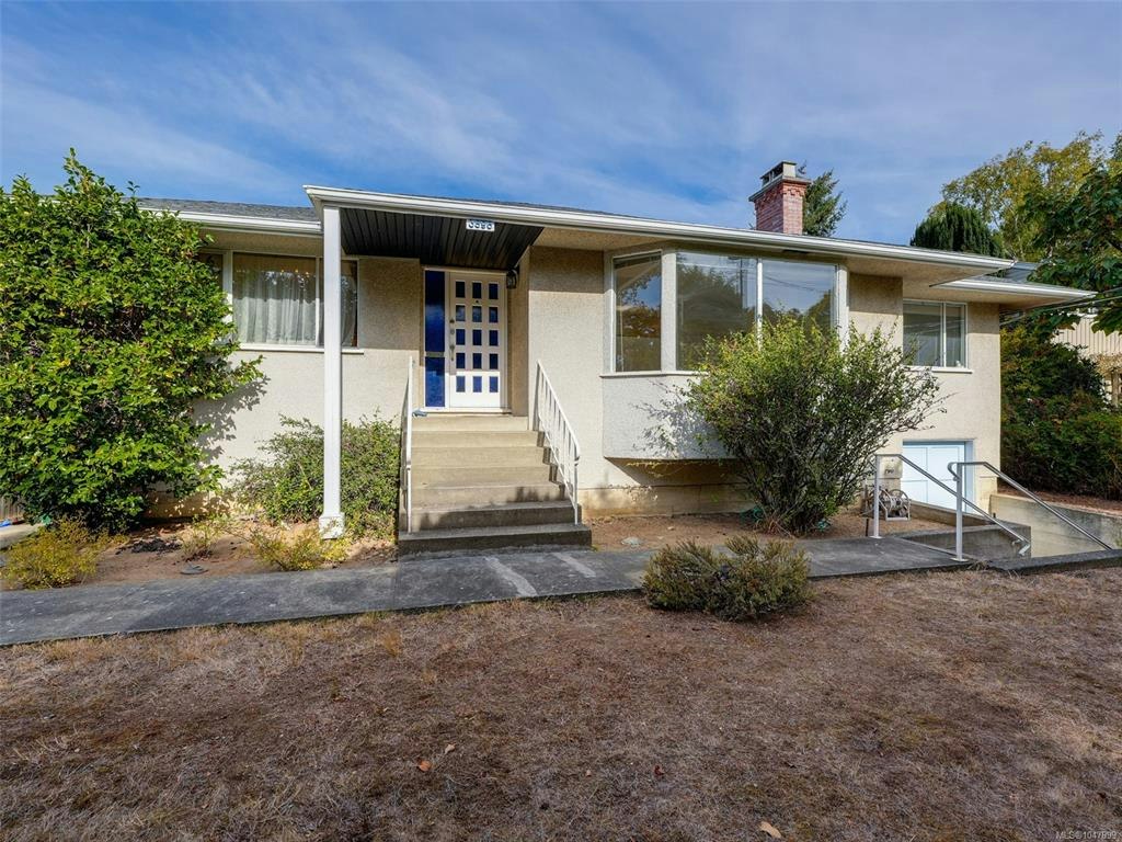 3896 Hobbs Street, Saanich, BC, V8N 4C9