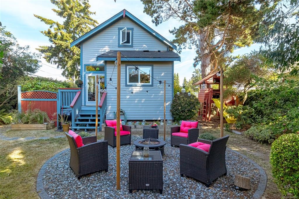 2445 Amelia Avenue, Sidney, BC, V8L 2J4 - 28
