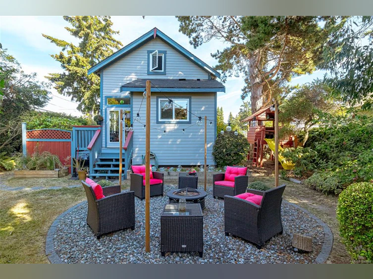 2445 Amelia Avenue, Sidney, BC, V8L 2J4 - 28