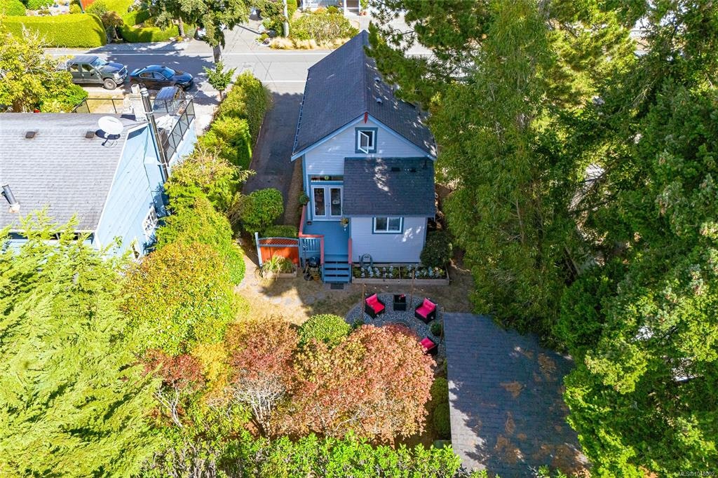 2445 Amelia Avenue, Sidney, BC, V8L 2J4 - 32