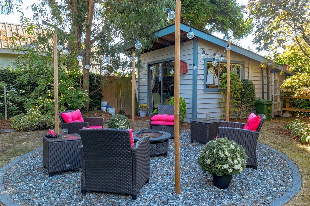 2445 Amelia Avenue, Sidney, BC, V8L 2J4 - 26