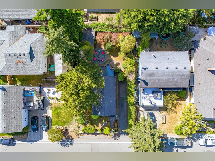 2445 Amelia Avenue, Sidney, BC, V8L 2J4 - 31