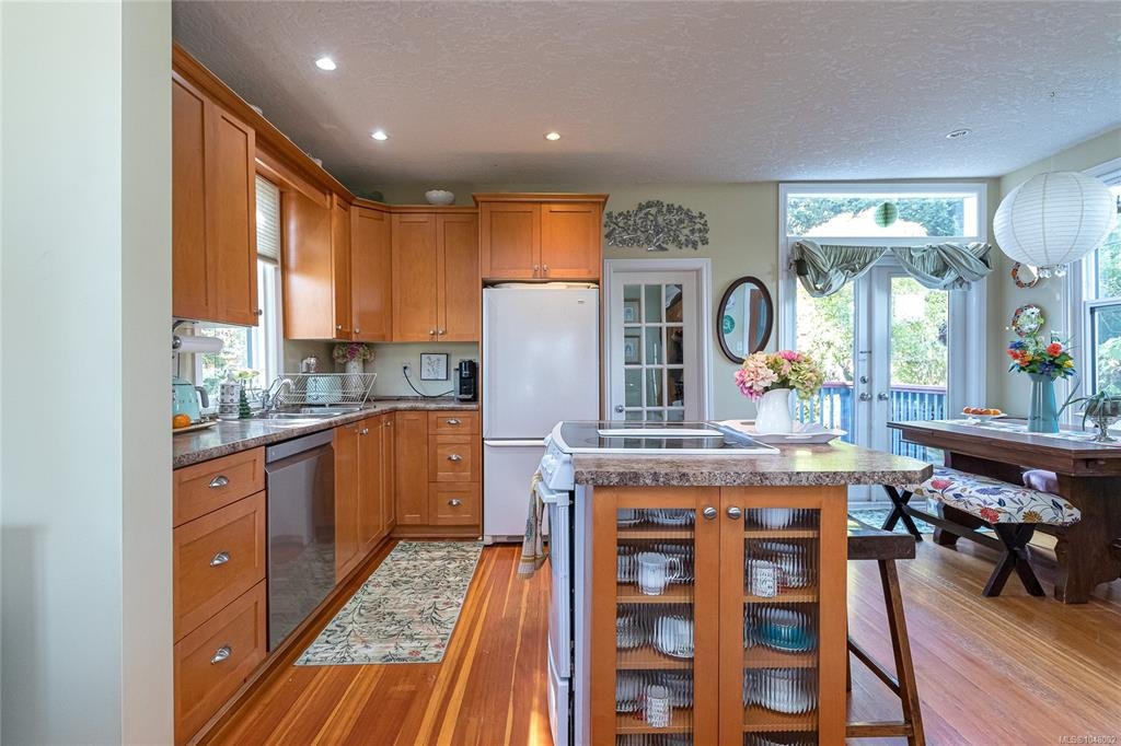 2445 Amelia Avenue, Sidney, BC, V8L 2J4 - 13