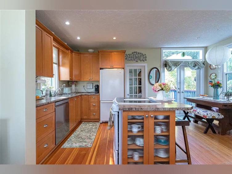 2445 Amelia Avenue, Sidney, BC, V8L 2J4 - 13