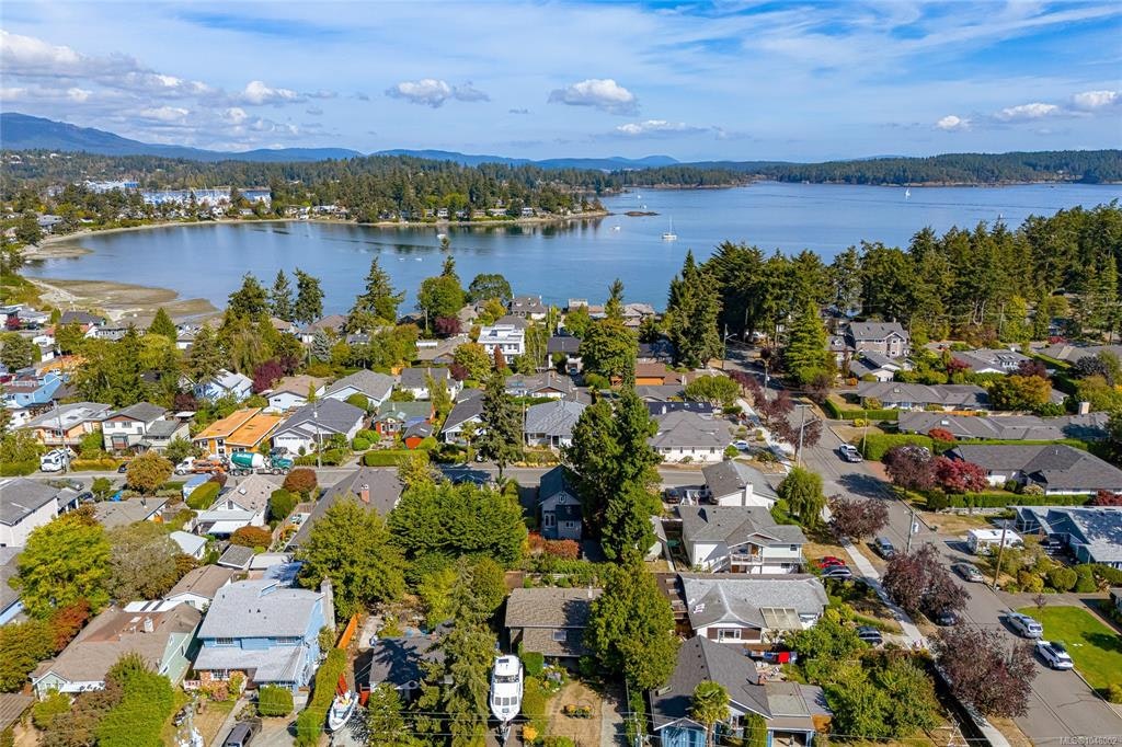 2445 Amelia Avenue, Sidney, BC, V8L 2J4 - 33