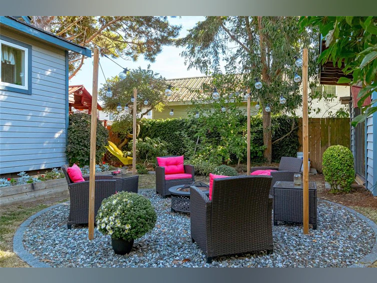2445 Amelia Avenue, Sidney, BC, V8L 2J4 - 25