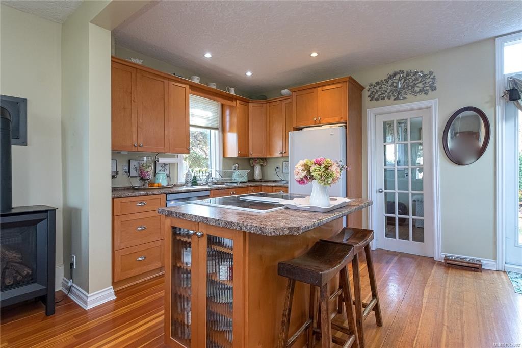 2445 Amelia Avenue, Sidney, BC, V8L 2J4 - 12