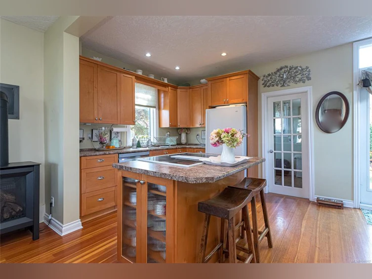 2445 Amelia Avenue, Sidney, BC, V8L 2J4 - 12