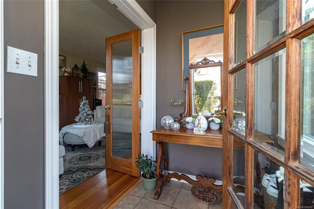 2445 Amelia Avenue, Sidney, BC, V8L 2J4 - 4