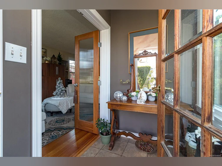 2445 Amelia Avenue, Sidney, BC, V8L 2J4 - 4
