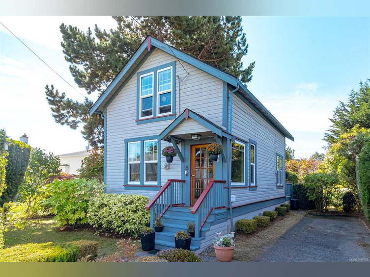 2445 Amelia Avenue, Sidney, BC, V8L 2J4