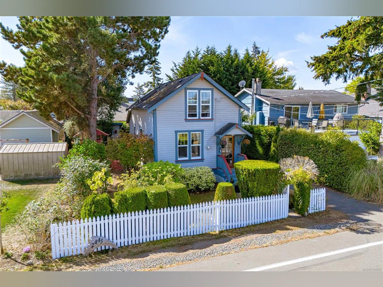 2445 Amelia Avenue, Sidney, BC, V8L 2J4 - 2