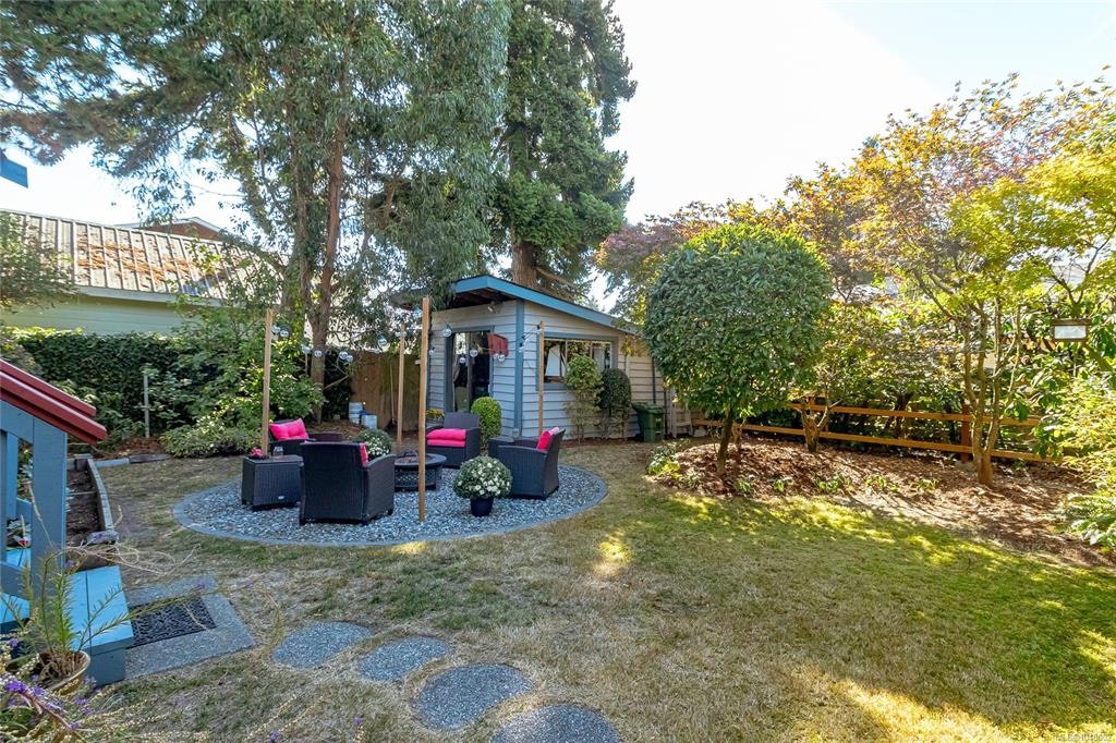 2445 Amelia Avenue, Sidney, BC, V8L 2J4 - 27