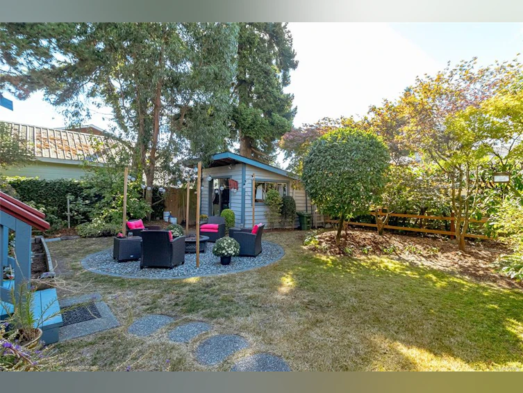 2445 Amelia Avenue, Sidney, BC, V8L 2J4 - 27