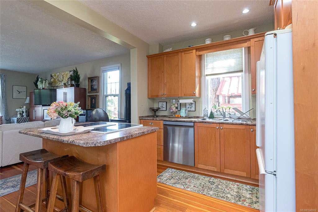 2445 Amelia Avenue, Sidney, BC, V8L 2J4 - 14